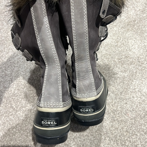 Sorel boots - Picture 2 of 5